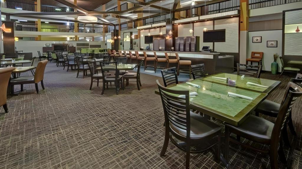 Clarion Hotel & Suites Conference Center Memphis Airport Exterior foto